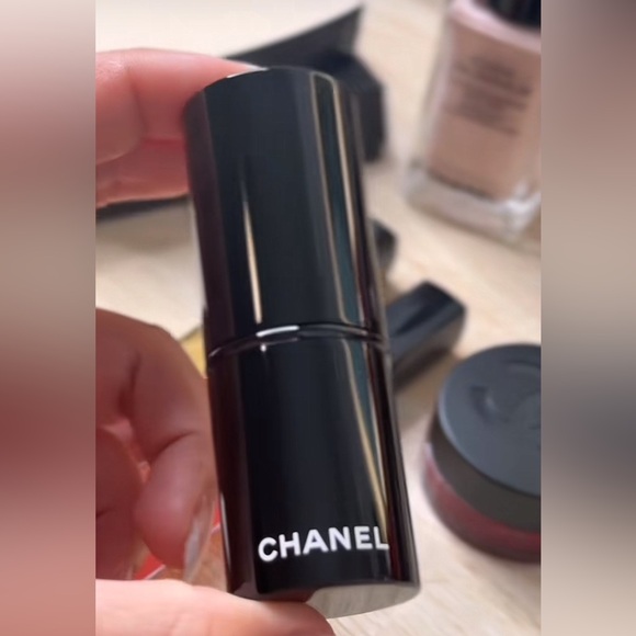 🌸Chanel Les Beiges Retractable Kabuki Brush NEW AND PHOLD POUNCH 🌸 - Picture 10 of 14